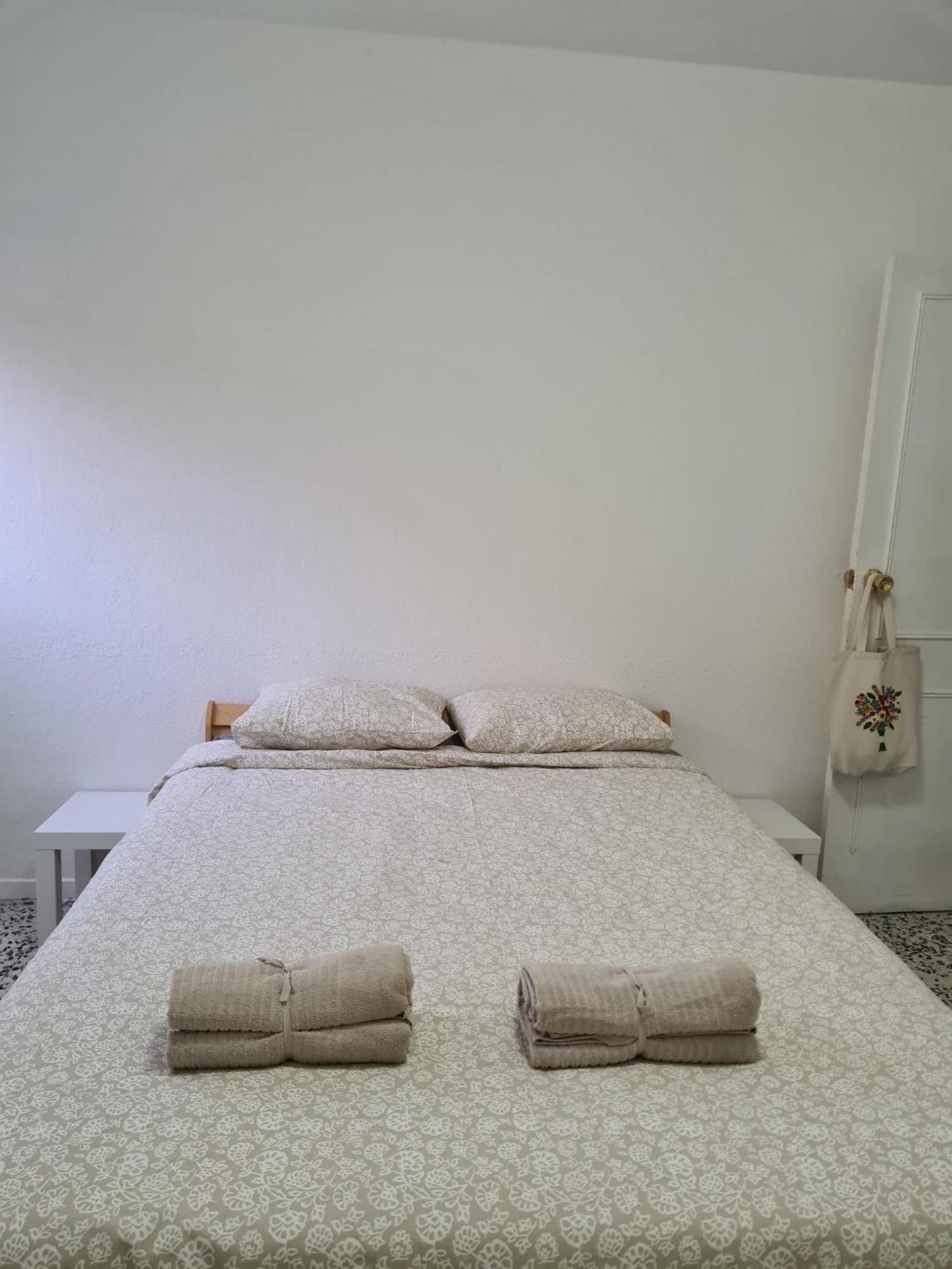 Eeb Private Room Habitacion Privada En Piso Compartido La Laguna  Exterior photo